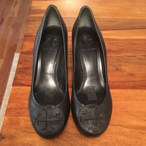 Tory Burch Chelsea Medallion Wedge- size 8.5